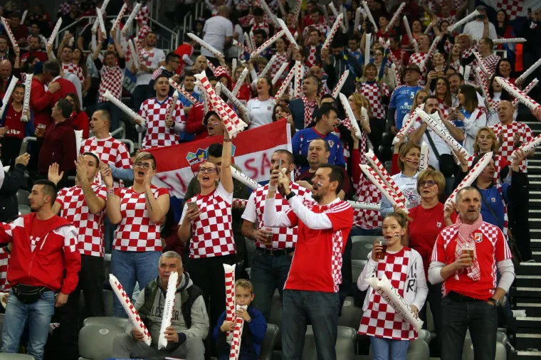ATMOSFERA U ARENI JE PAKLENA! Uvjerite se, s ovakvim navijačima Hrvatska ne može izgubiti