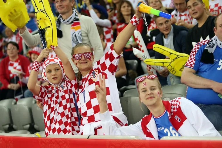 ATMOSFERA U ARENI JE PAKLENA! Uvjerite se, s ovakvim navijačima Hrvatska ne može izgubiti