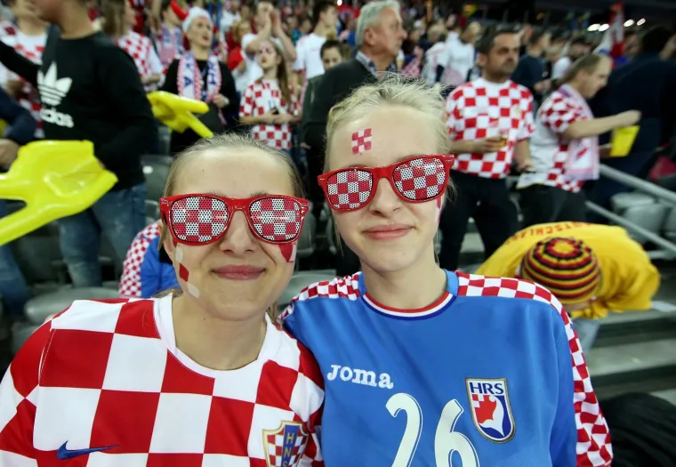ATMOSFERA U ARENI JE PAKLENA! Uvjerite se, s ovakvim navijačima Hrvatska ne može izgubiti