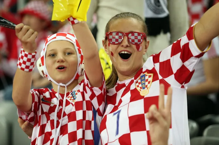 ATMOSFERA U ARENI JE PAKLENA! Uvjerite se, s ovakvim navijačima Hrvatska ne može izgubiti