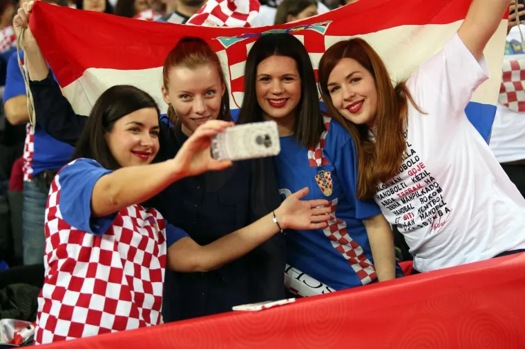 ATMOSFERA U ARENI JE PAKLENA! Uvjerite se, s ovakvim navijačima Hrvatska ne može izgubiti