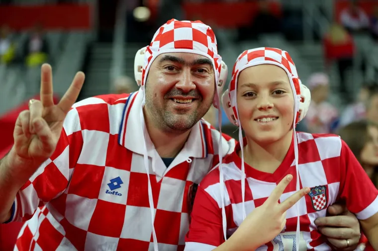 ATMOSFERA U ARENI JE PAKLENA! Uvjerite se, s ovakvim navijačima Hrvatska ne može izgubiti