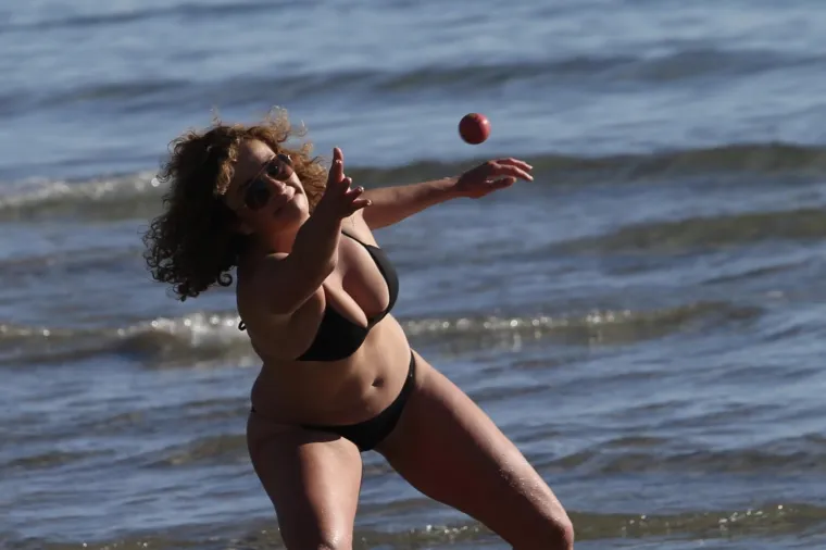 KAKVA RAZLIKA U VREMENU: Na Plitvicama palo desetak centimetara snijega, a na osunčanim Bačvicama se igrao picigin