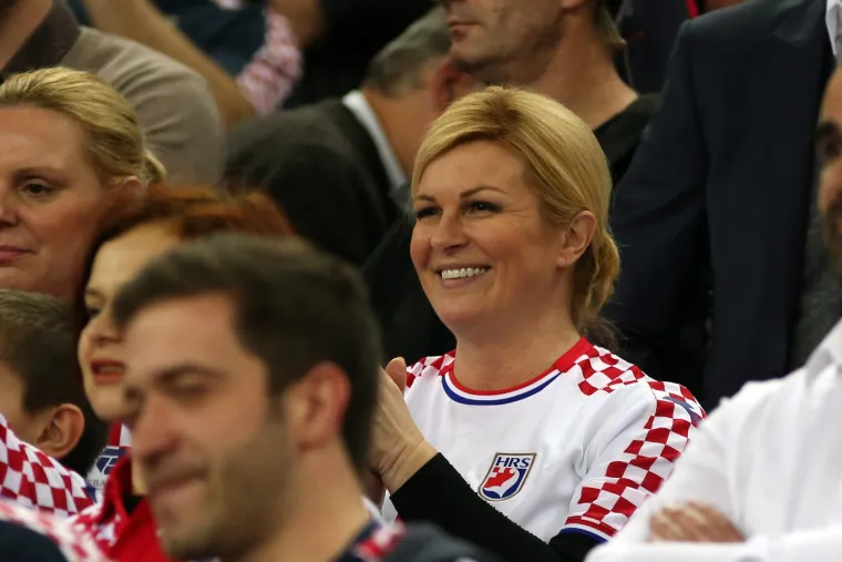 Predsjednica Kolinda Grabar-Kitarović i Zlatko Dalić s trbine bodrili hrvatske rukometa&scaron;e