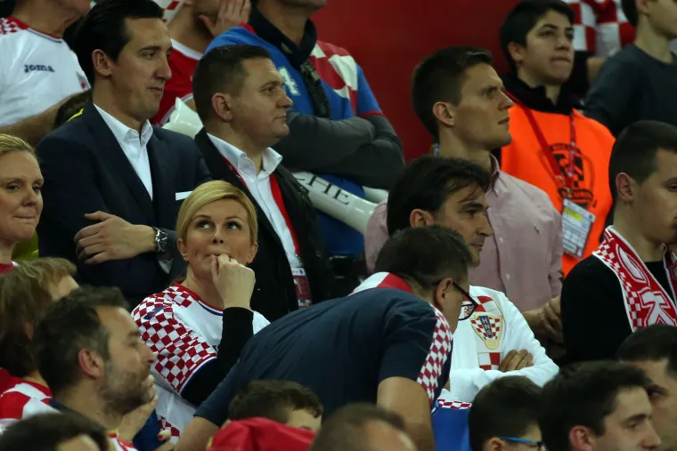Predsjednica Kolinda Grabar-Kitarović i Zlatko Dalić s trbine bodrili hrvatske rukometa&scaron;e