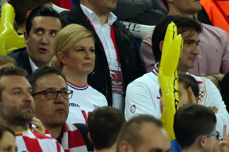 Predsjednica Kolinda Grabar-Kitarović i Zlatko Dalić s trbine bodrili hrvatske rukometa&scaron;e