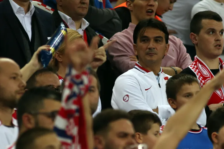 Predsjednica Kolinda Grabar-Kitarović i Zlatko Dalić s trbine bodrili hrvatske rukometa&scaron;e