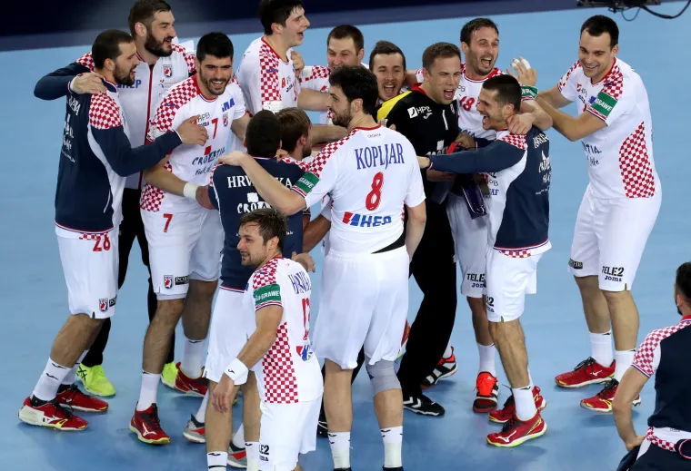 Slavlje hrvatskih rukometa&scaron;a nakon pobjede nad Norve&scaron;kom