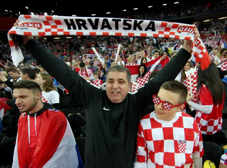 Fantastična atmosfera u Areni: dobro raspoloženi navijači 'nose' na&scaron;e igrače protiv Norve&scaron;ke