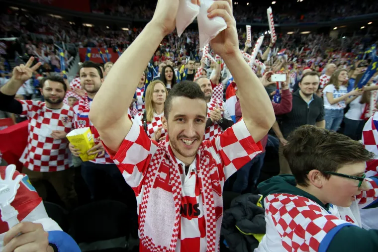 Fantastična atmosfera u Areni: dobro raspoloženi navijači 'nose' na&scaron;e igrače protiv Norve&scaron;ke