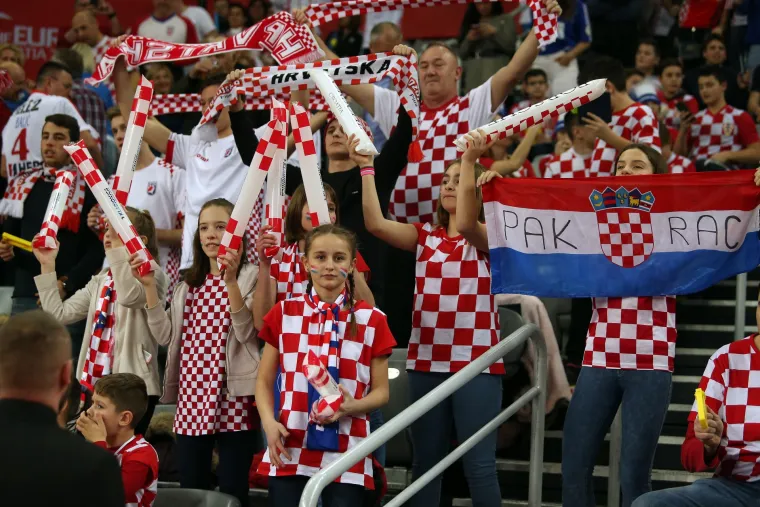 Fantastična atmosfera u Areni: dobro raspoloženi navijači 'nose' na&scaron;e igrače protiv Norve&scaron;ke
