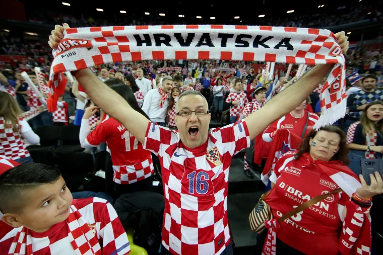 Fantastična atmosfera u Areni: dobro raspoloženi navijači 'nose' na&scaron;e igrače protiv Norve&scaron;ke