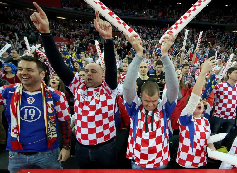 Fantastična atmosfera u Areni: dobro raspoloženi navijači 'nose' na&scaron;e igrače protiv Norve&scaron;ke