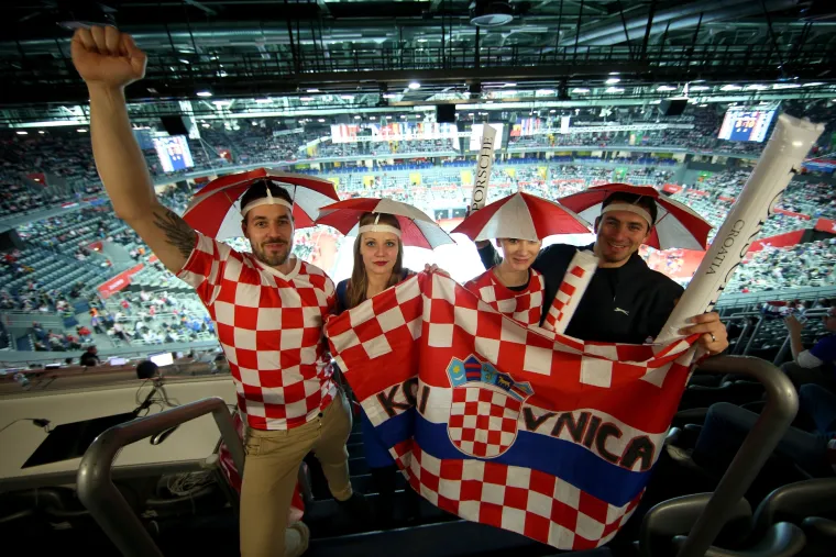 Fantastična atmosfera u Areni: dobro raspoloženi navijači 'nose' na&scaron;e igrače protiv Norve&scaron;ke