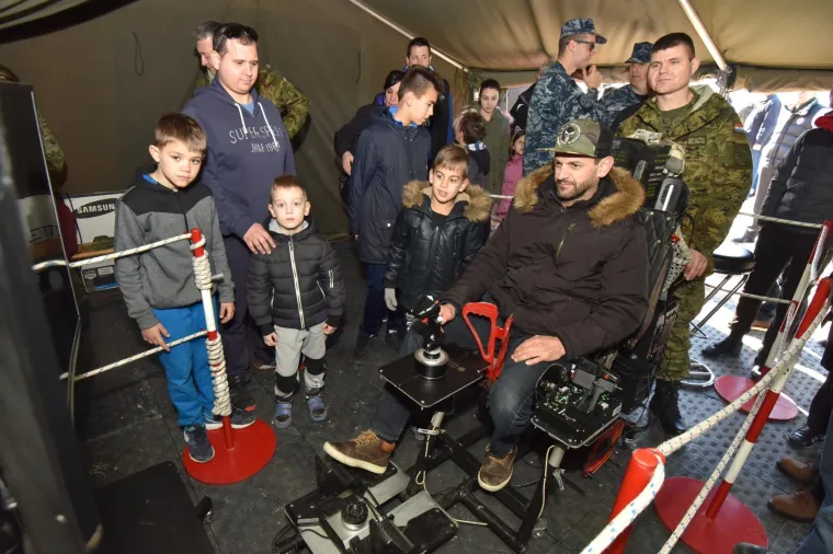 Otvorena izložba vojne opreme, oružja i vozila povodom obljetnice VRO Maslenica