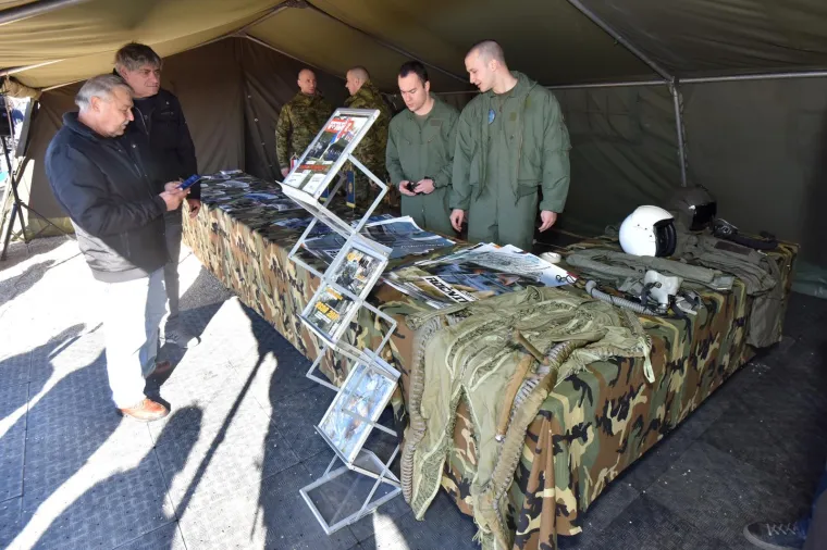 Otvorena izložba vojne opreme, oružja i vozila povodom obljetnice VRO Maslenica