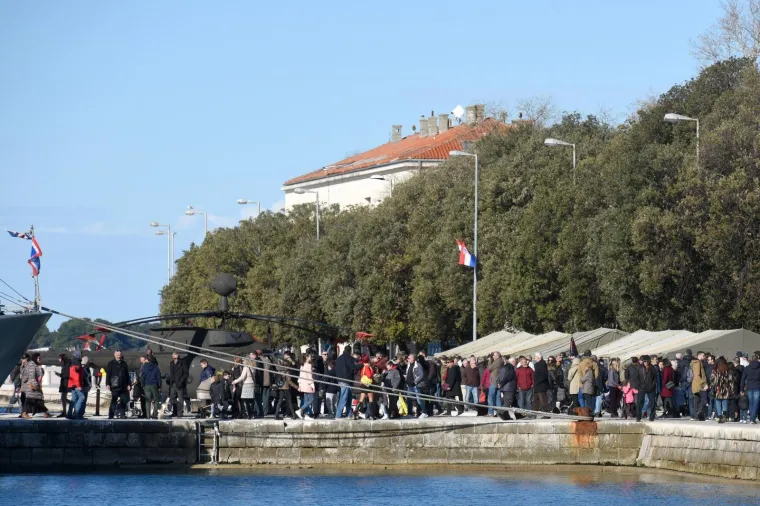 Otvorena izložba vojne opreme, oružja i vozila povodom obljetnice VRO Maslenica