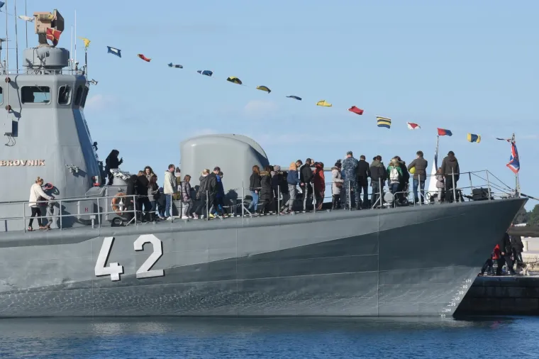 Otvorena izložba vojne opreme, oružja i vozila povodom obljetnice VRO Maslenica