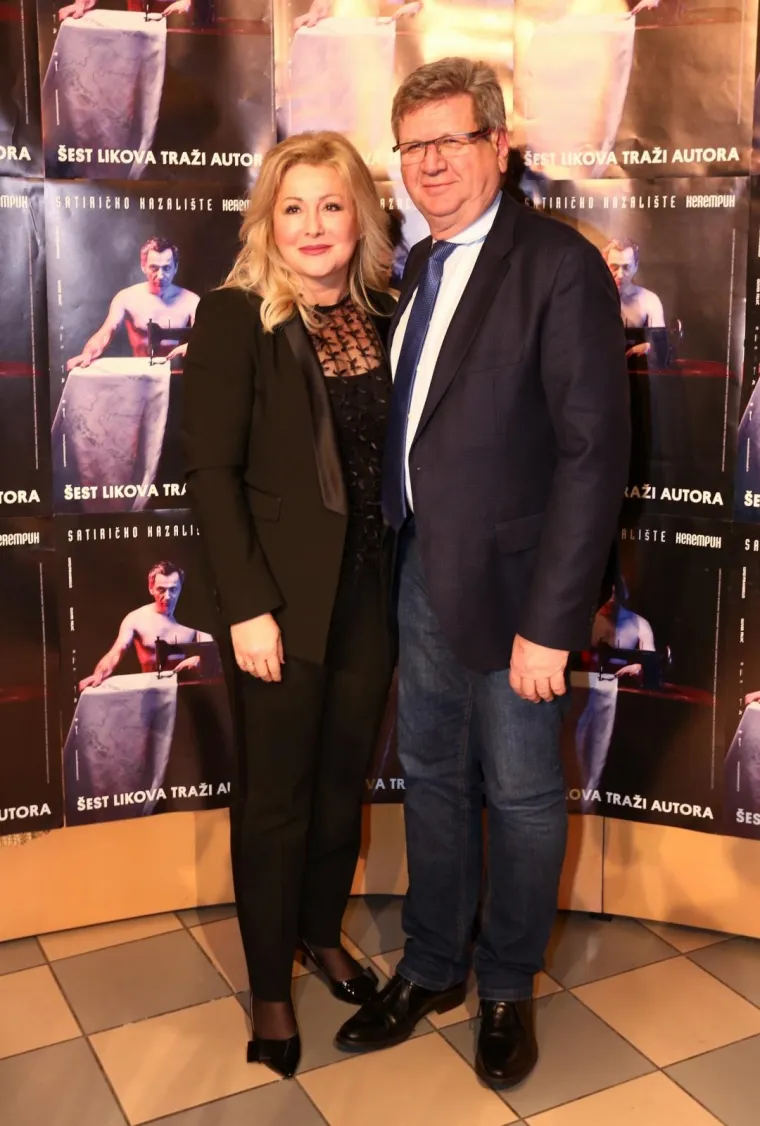 PREMIJERA PREDSTAVE OKUPILA BROJNE POZNATE: Jadranka Sloković 'isfurala' tinejdžerski komad i izdominirala