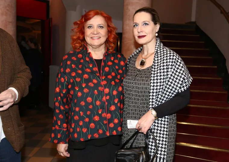 PREMIJERA PREDSTAVE OKUPILA BROJNE POZNATE: Jadranka Sloković 'isfurala' tinejdžerski komad i izdominirala