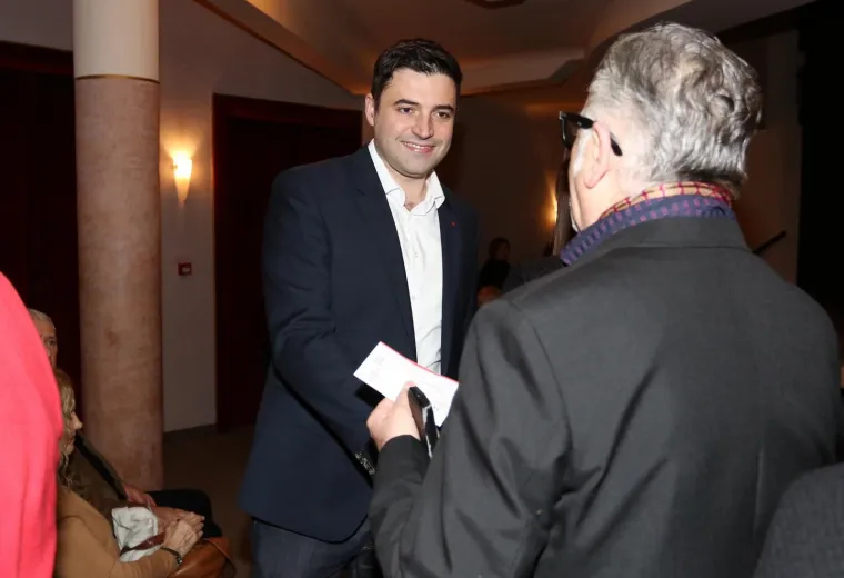 PREMIJERA PREDSTAVE OKUPILA BROJNE POZNATE: Jadranka Sloković 'isfurala' tinejdžerski komad i izdominirala