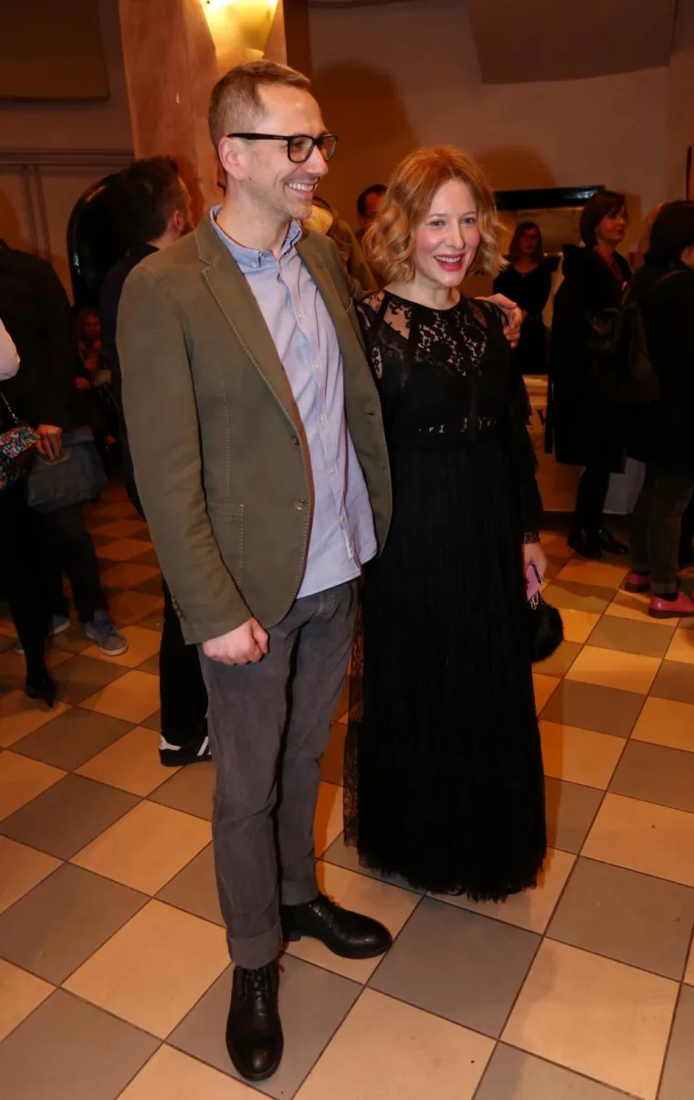 PREMIJERA PREDSTAVE OKUPILA BROJNE POZNATE: Jadranka Sloković 'isfurala' tinejdžerski komad i izdominirala