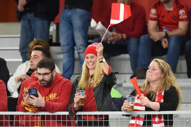 NAVIJAČI(CE) I DANAS DI&Scaron;U ZA SVOJE REPREZENTACIJE: Lijepo je na tribinama na rukometnom Euru