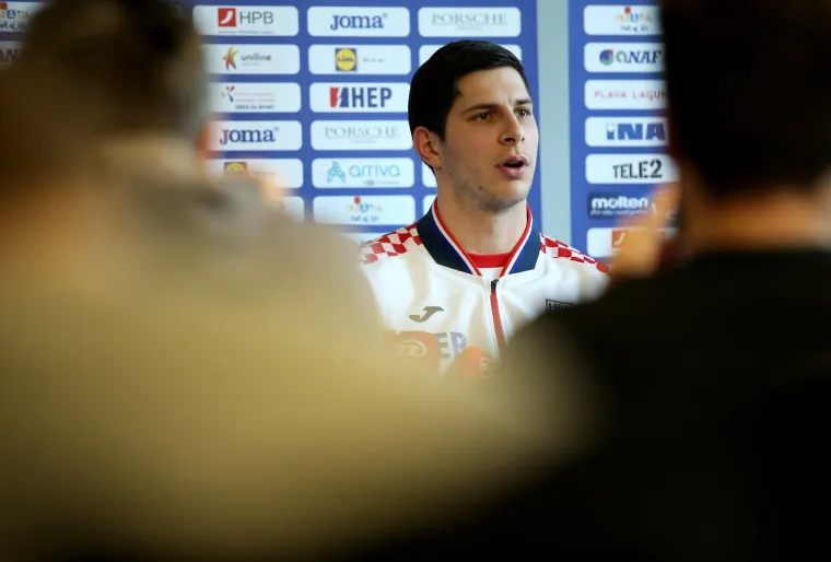 Lino Červar s igračima Marićem i Mamićem obratio se medijima