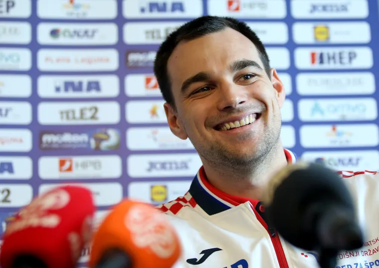 Lino Červar s igračima Marićem i Mamićem obratio se medijima