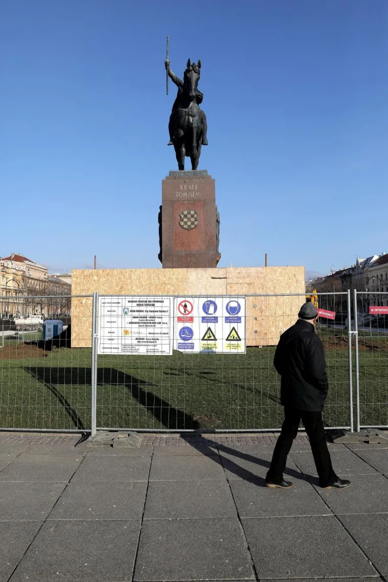 Nestaje zelenilo: nastavljeni radovi na uređenju platoa uz spomenik kralju Tomislavu