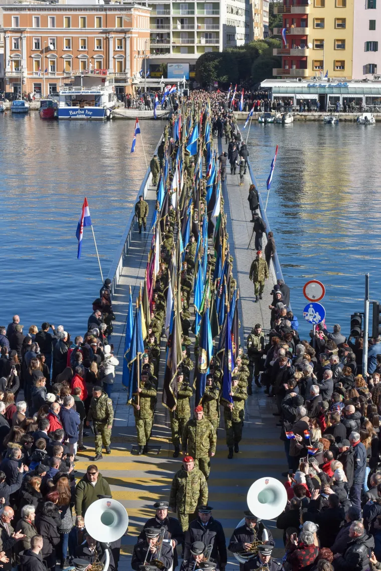 Svečanim mimohodom u Zadru obilježena 25. godi&scaron;njica akcije Maslenica
