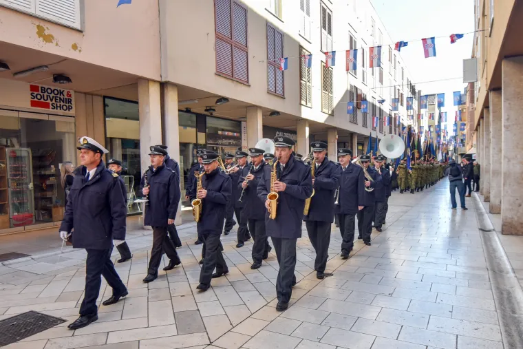 Svečanim mimohodom u Zadru obilježena 25. godi&scaron;njica akcije Maslenica