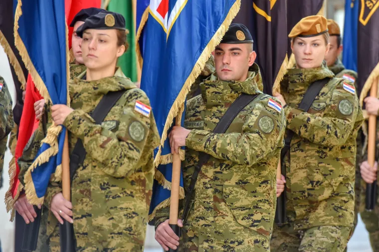 Svečanim mimohodom u Zadru obilježena 25. godi&scaron;njica akcije Maslenica