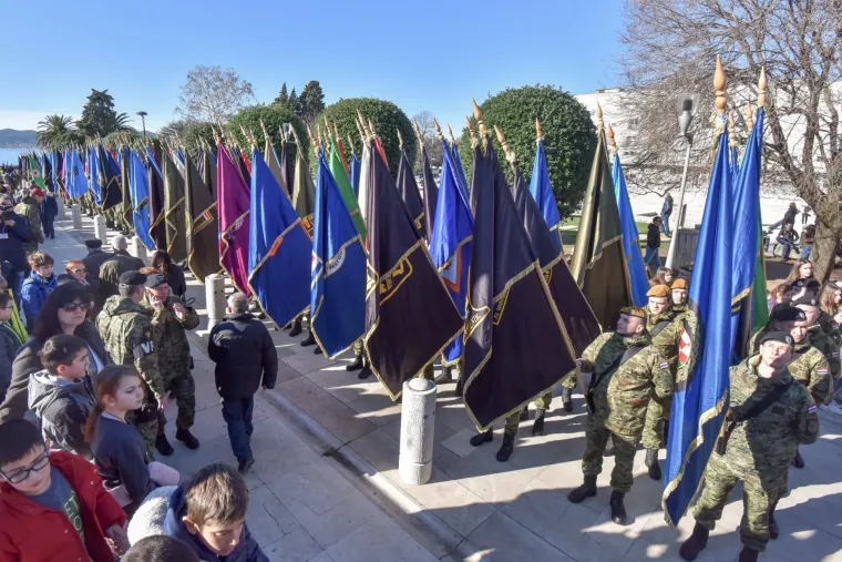 Svečanim mimohodom u Zadru obilježena 25. godi&scaron;njica akcije Maslenica