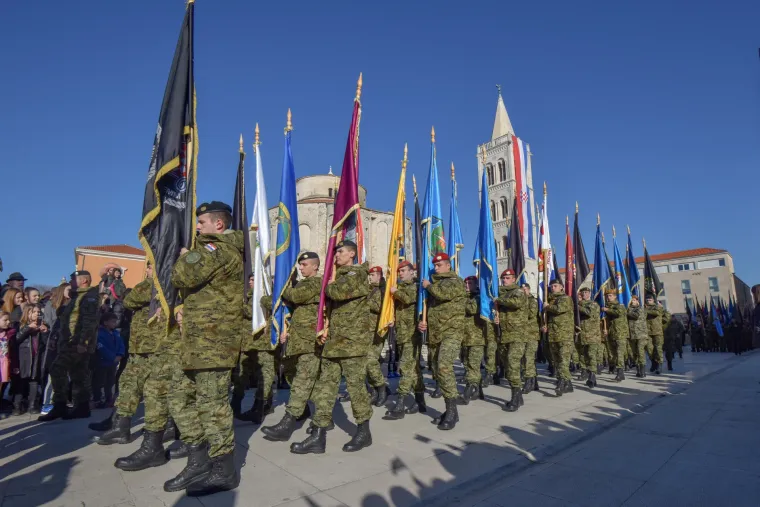 Svečanim mimohodom u Zadru obilježena 25. godi&scaron;njica akcije Maslenica