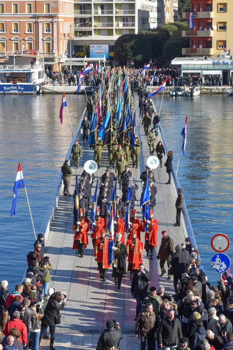 Svečanim mimohodom u Zadru obilježena 25. godi&scaron;njica akcije Maslenica