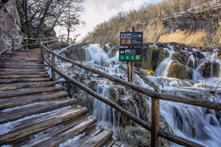 Zimska idila u Nacionalnom parku Plitvička jezera: bajkoviti pejzaži plijene pogled ljepotom