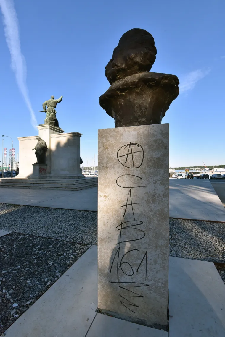 I&scaron;aran spomenik u Titovom parku