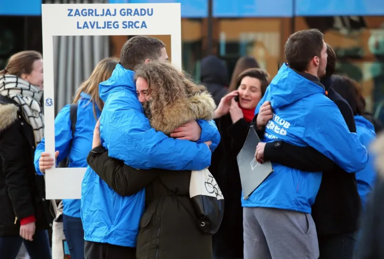 Ragbija&scaron;i grlili prolaznike u sklopu akcije Zagrljaj gradu Lavljeg srca