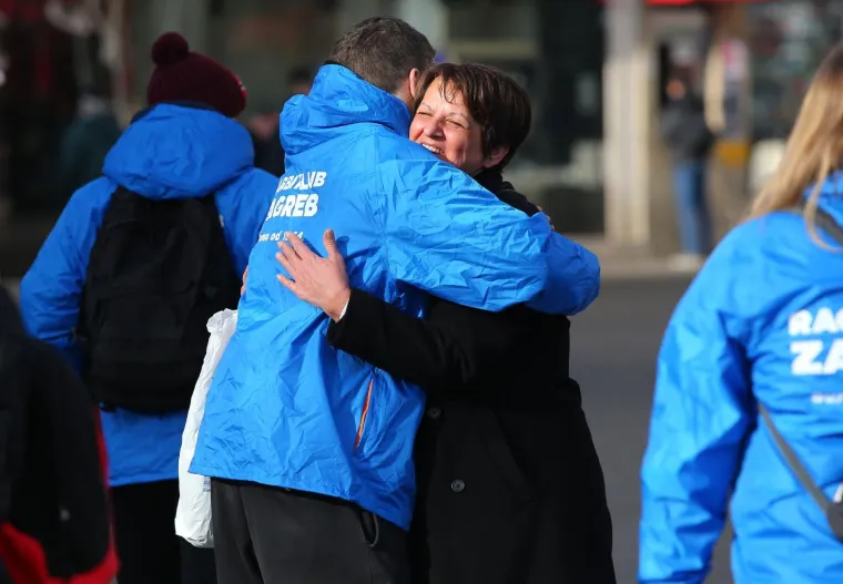 Ragbija&scaron;i grlili prolaznike u sklopu akcije Zagrljaj gradu Lavljeg srca