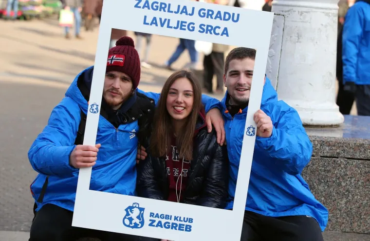 Ragbija&scaron;i grlili prolaznike u sklopu akcije Zagrljaj gradu Lavljeg srca
