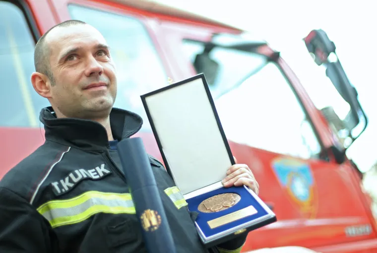 Vatrogascu Kuneku nagrada za plemenito djelo i požrtvovnost: gradonačelnik Bandić uručio mu Medalju Grada Zagreba