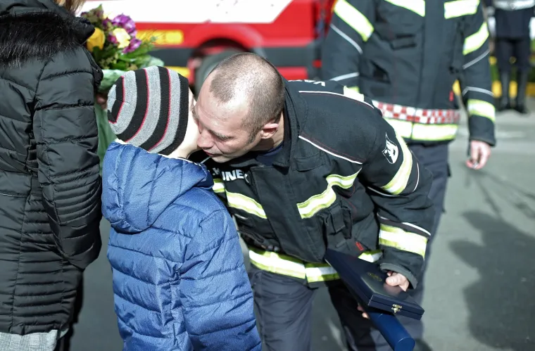 Vatrogascu Kuneku nagrada za plemenito djelo i požrtvovnost: gradonačelnik Bandić uručio mu Medalju Grada Zagreba