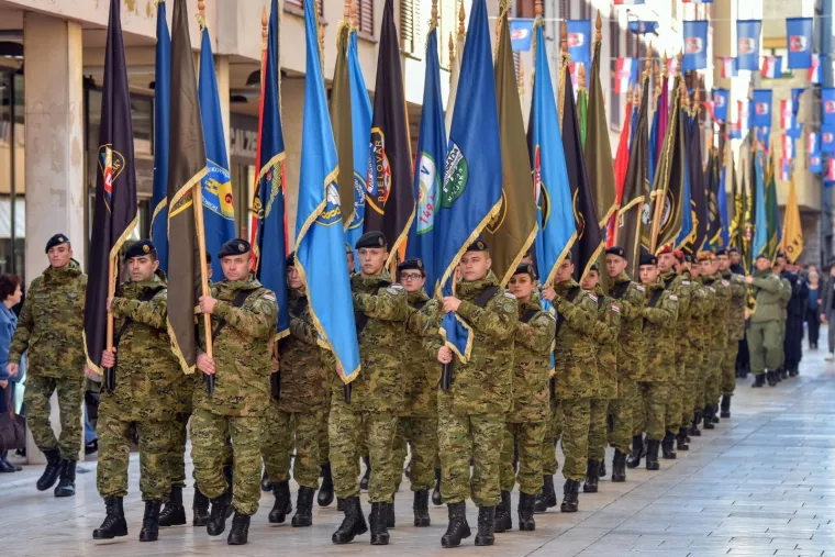 SVEČANI MIMOHOD U ZADRU: Pogledajte kako je obilježena 25. obljetnica VRO Maslenica