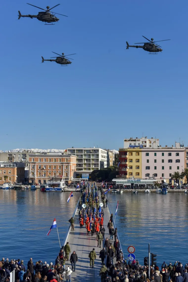 SVEČANI MIMOHOD U ZADRU: Pogledajte kako je obilježena 25. obljetnica VRO Maslenica
