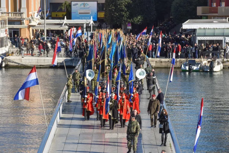 SVEČANI MIMOHOD U ZADRU: Pogledajte kako je obilježena 25. obljetnica VRO Maslenica