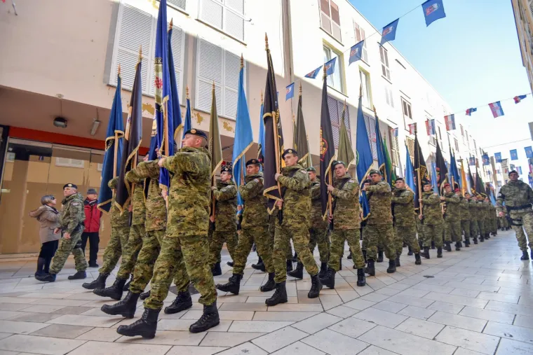 SVEČANI MIMOHOD U ZADRU: Pogledajte kako je obilježena 25. obljetnica VRO Maslenica