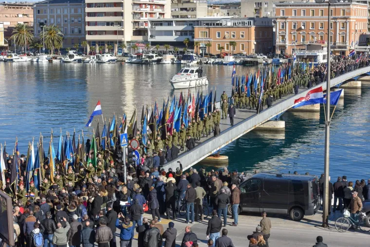 SVEČANI MIMOHOD U ZADRU: Pogledajte kako je obilježena 25. obljetnica VRO Maslenica