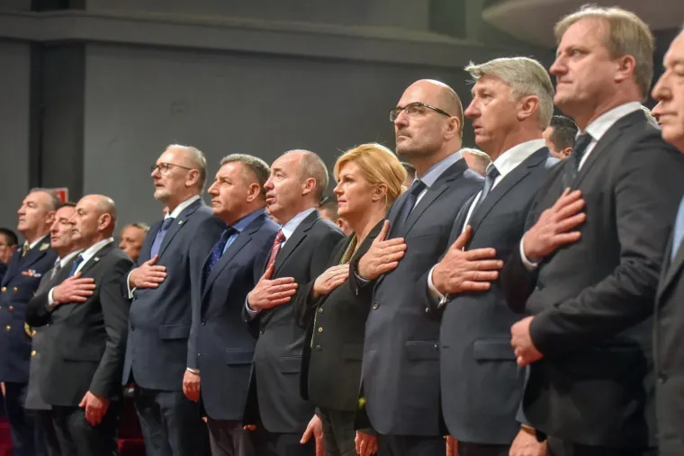 SVEČANI MIMOHOD U ZADRU: Pogledajte kako je obilježena 25. obljetnica VRO Maslenica