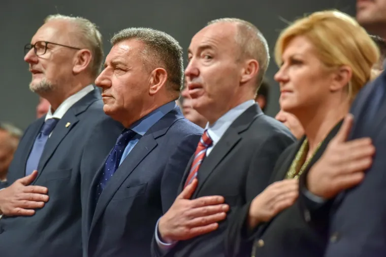 SVEČANI MIMOHOD U ZADRU: Pogledajte kako je obilježena 25. obljetnica VRO Maslenica